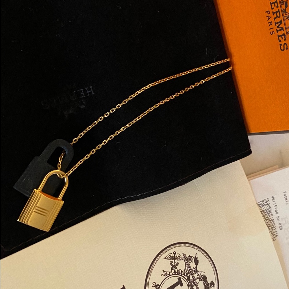 HERMÈS RETIRED PIECE Authentic O'Kelly pendant, small model black gold - Picture 4 of 9